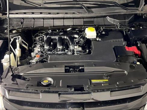 Used 2024 Nissan Pathfinder SV image 13