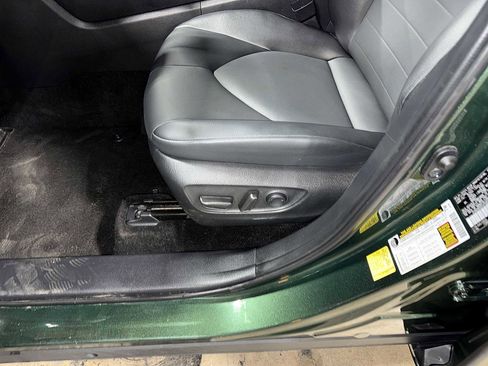Used 2025 Toyota Highlander XLE AWD/4WD image 24