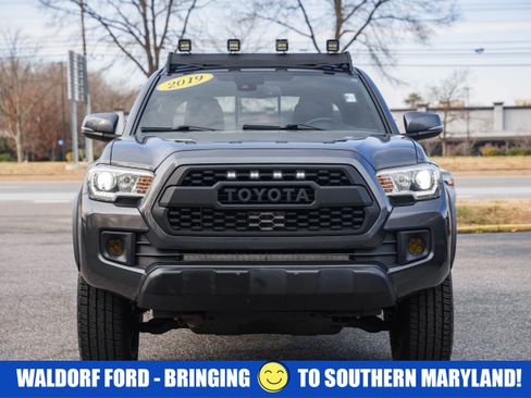 Used 2019 Toyota Tacoma 4x4 Double Cab image 2