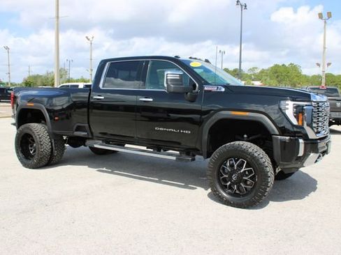 Used 2024 GMC Sierra 3500 Denali w/ Denali Reserve Package AWD/4WD image 15