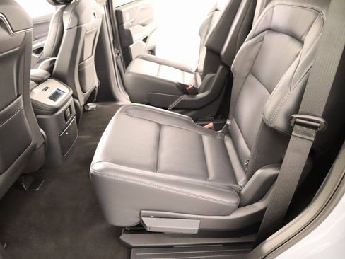 New 2025 Lincoln Navigator Reserve image 12