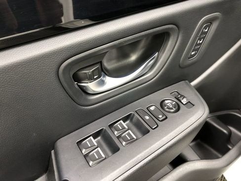 Used 2023 Honda Pilot Touring image 13