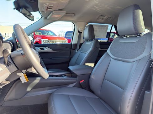 New 2026 Ford Explorer Active w/ Active Comfort Package image 12