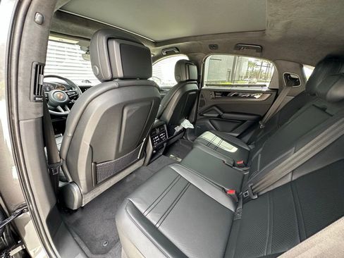 Used 2025 Porsche Cayenne GTS image 33