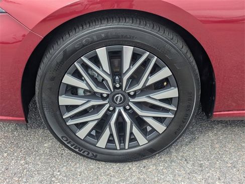 Used 2025 Nissan Altima 2.5 SV image 10