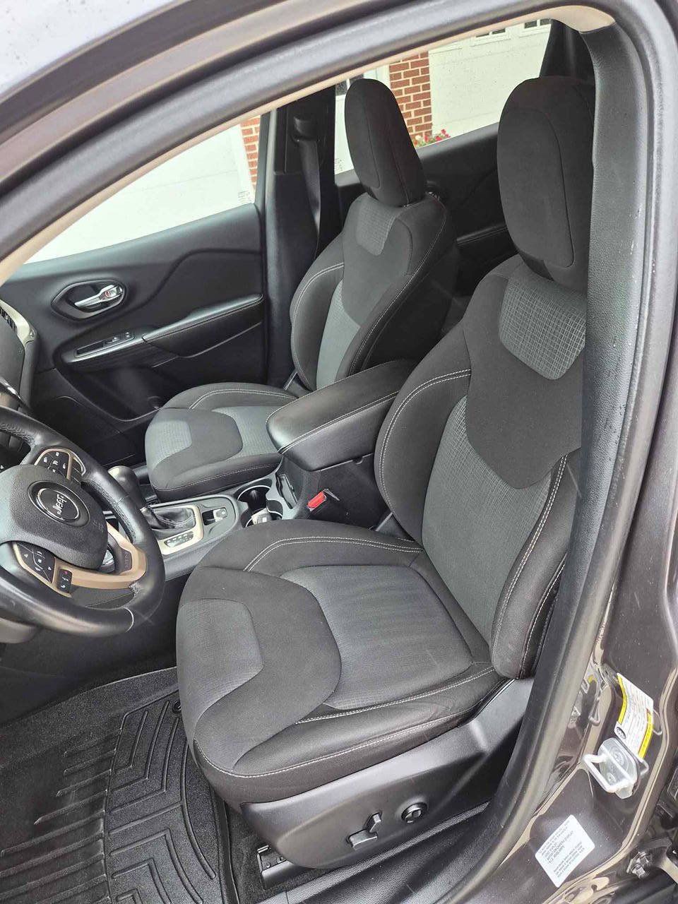Used 2016 Jeep Cherokee Latitude w/ Comfort/Convenience Group AWD/4WD image 16