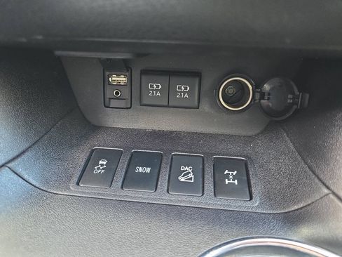 Used 2018 Toyota Highlander XLE AWD/4WD image 34