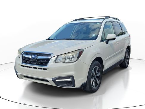 Used 2017 Subaru Forester 2.5i Premium image 3