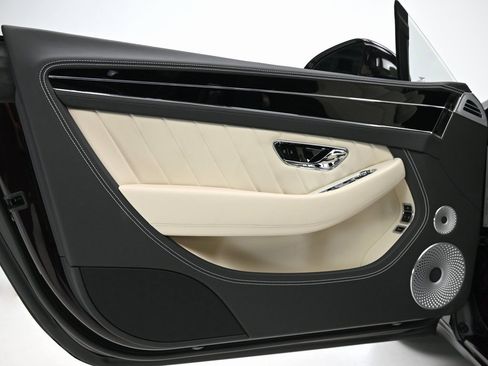 Used 2024 Bentley Continental GT V8 image 20