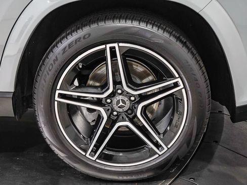 Used 2025 Mercedes-Benz GLS 450 4MATIC image 10