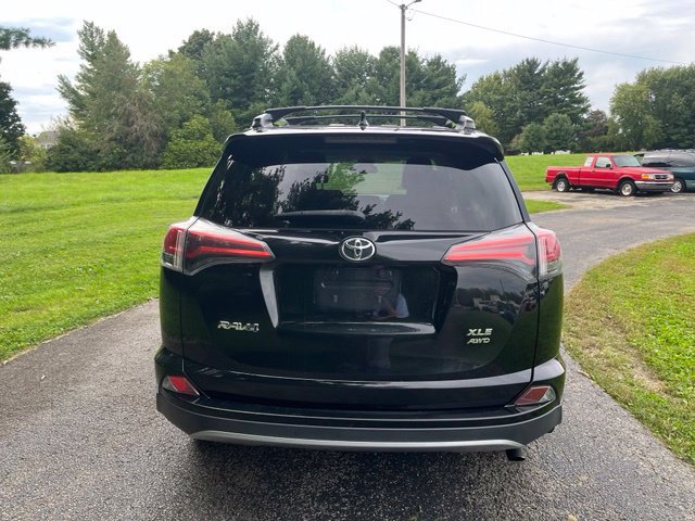 Used 2018 Toyota RAV4 XLE AWD/4WD image 4