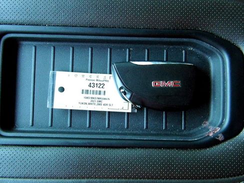 Used 2021 GMC Yukon SLT w/ SLT Premium Package image 40