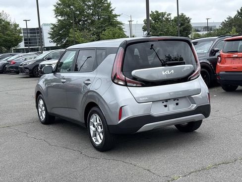 Used 2024 Kia Soul LX w/ Option Group 015 FWD image 4