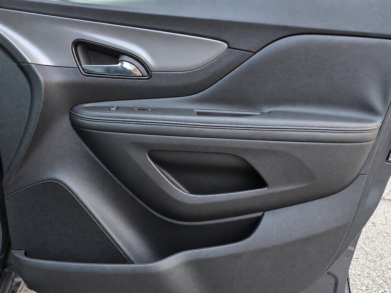 Certified 2017 Buick Encore Essence FWD image 33