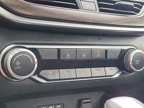 Used 2024 Nissan Altima 2.5 SV FWD image 24