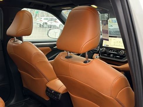 Used 2023 Toyota Highlander Platinum image 31