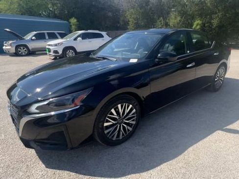 Used 2025 Nissan Altima 2.5 SV image 4