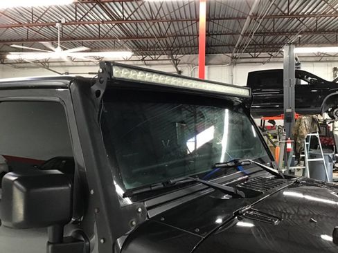 Used 2018 Jeep Wrangler Unlimited Rubicon w/ Connectivity Group AWD/4WD image 26