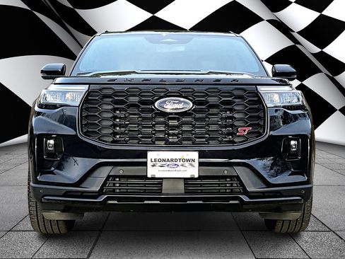 Used 2025 Ford Explorer ST AWD/4WD image 3