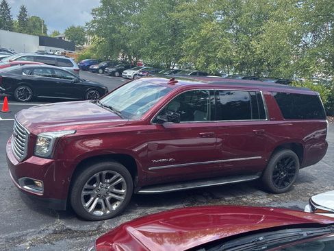 Used 2018 GMC Yukon XL SLT w/ Premium Edition AWD/4WD image 2