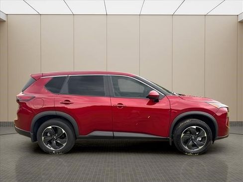 Used 2025 Nissan Rogue SV FWD image 13