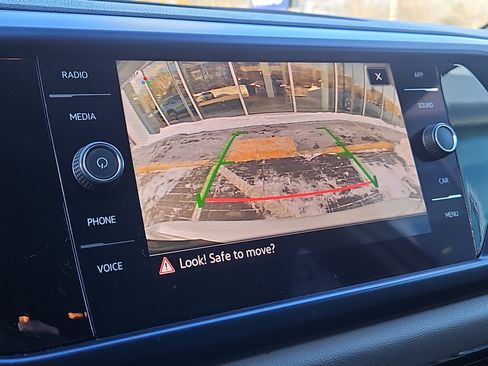 Used 2022 Volkswagen Taos SE w/ IQ.Drive SE Package image 8