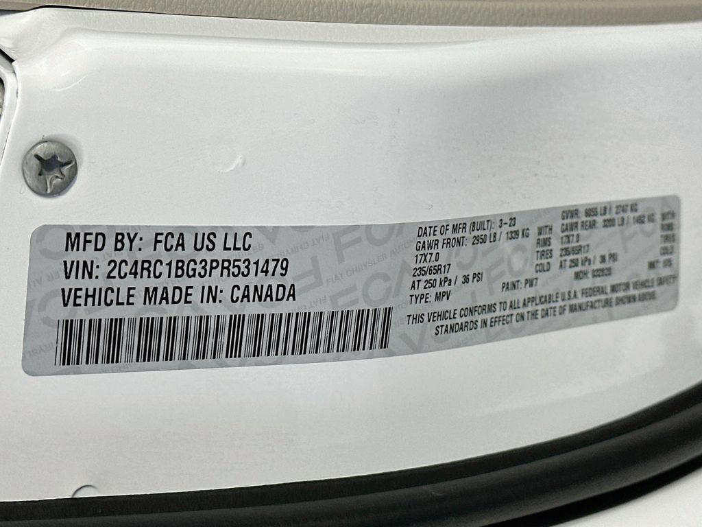 Used 2023 Chrysler Pacifica Touring-L FWD image 35