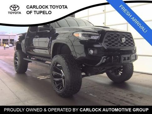 Used 2023 Toyota Tacoma TRD Sport image 3