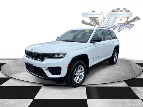 Used 2025 Jeep Grand Cherokee Laredo X w/ Luxury Tech Group I AWD/4WD image 2