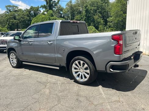 Used 2022 Chevrolet Silverado 1500 High Country w/ Technology Package AWD/4WD image 8