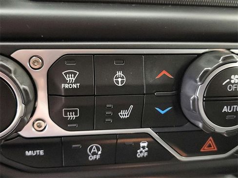 Used 2021 Jeep Gladiator Mojave w/ Cold Weather Group image 25