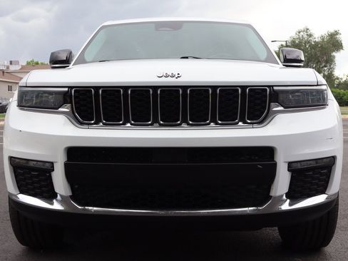 Used 2021 Jeep Grand Cherokee L Limited AWD/4WD image 13
