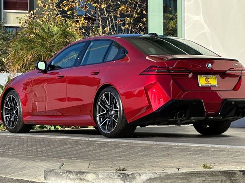 Used 2025 BMW M5 w/ Carbon Package image 5