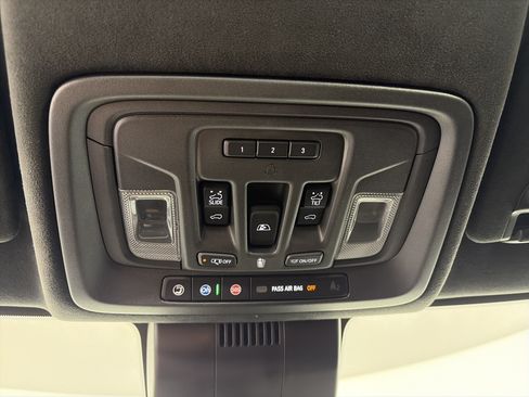 Used 2024 GMC Sierra 2500 Denali Ultimate AWD/4WD image 38