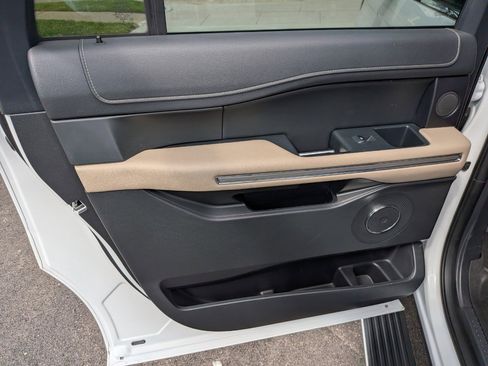 Used 2022 Ford Expedition Max Limited image 36