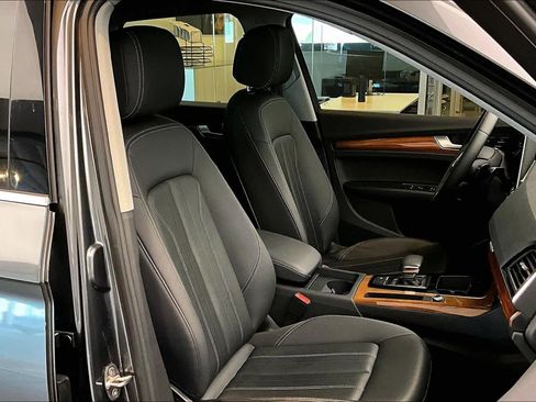 Certified 2023 Audi Q5 2.0T Premium w/ Convenience Package image 8