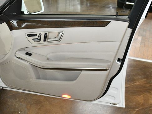 Used 2014 Mercedes-Benz E 350 4MATIC Sedan image 42