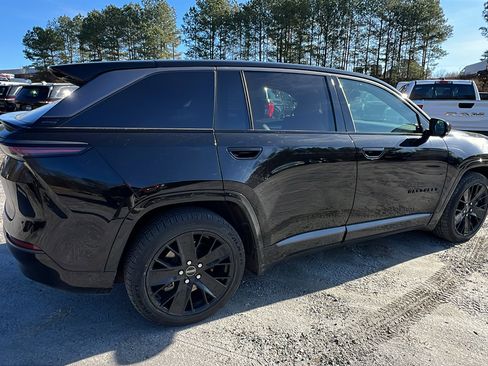 Used 2024 Jeep Wagoneer Launch Edition image 8