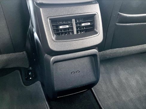 Used 2024 Chevrolet Equinox EV LT image 31