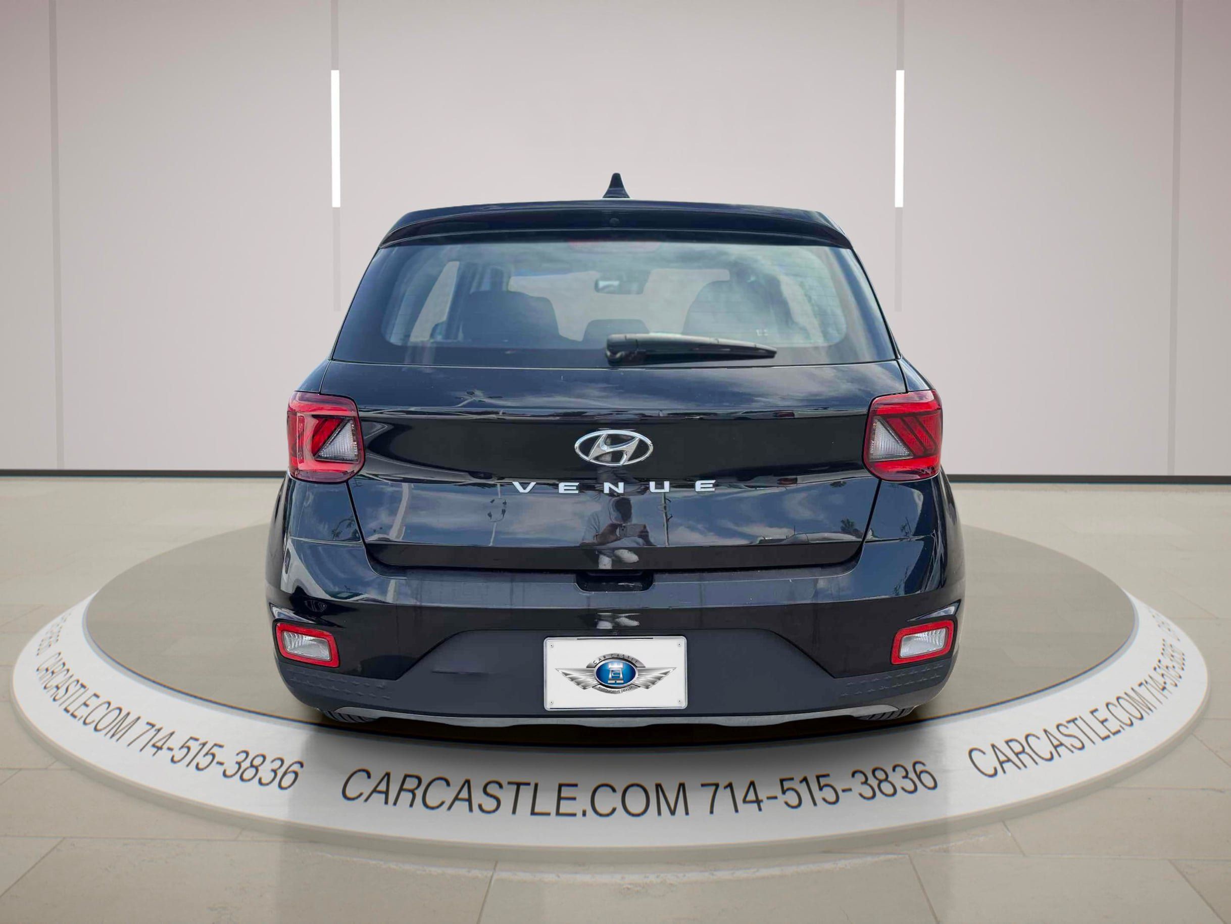 Used 2021 Hyundai Venue SE FWD image 4