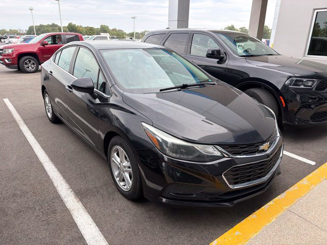 Used 2018 Chevrolet Cruze LT w/ LT Fleet Convenience Package FWD image 2