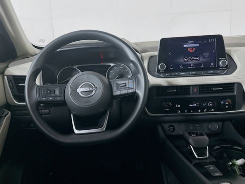 Used 2024 Nissan Rogue SV FWD image 18