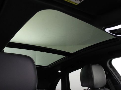 Certified 2025 Porsche Macan image 25