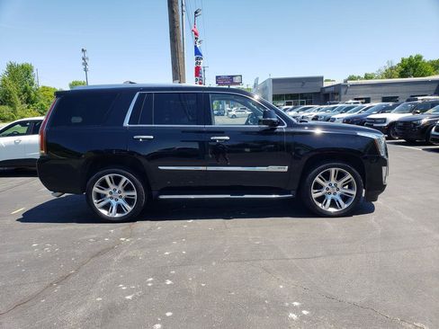 Used 2016 Cadillac Escalade Luxury AWD/4WD image 4