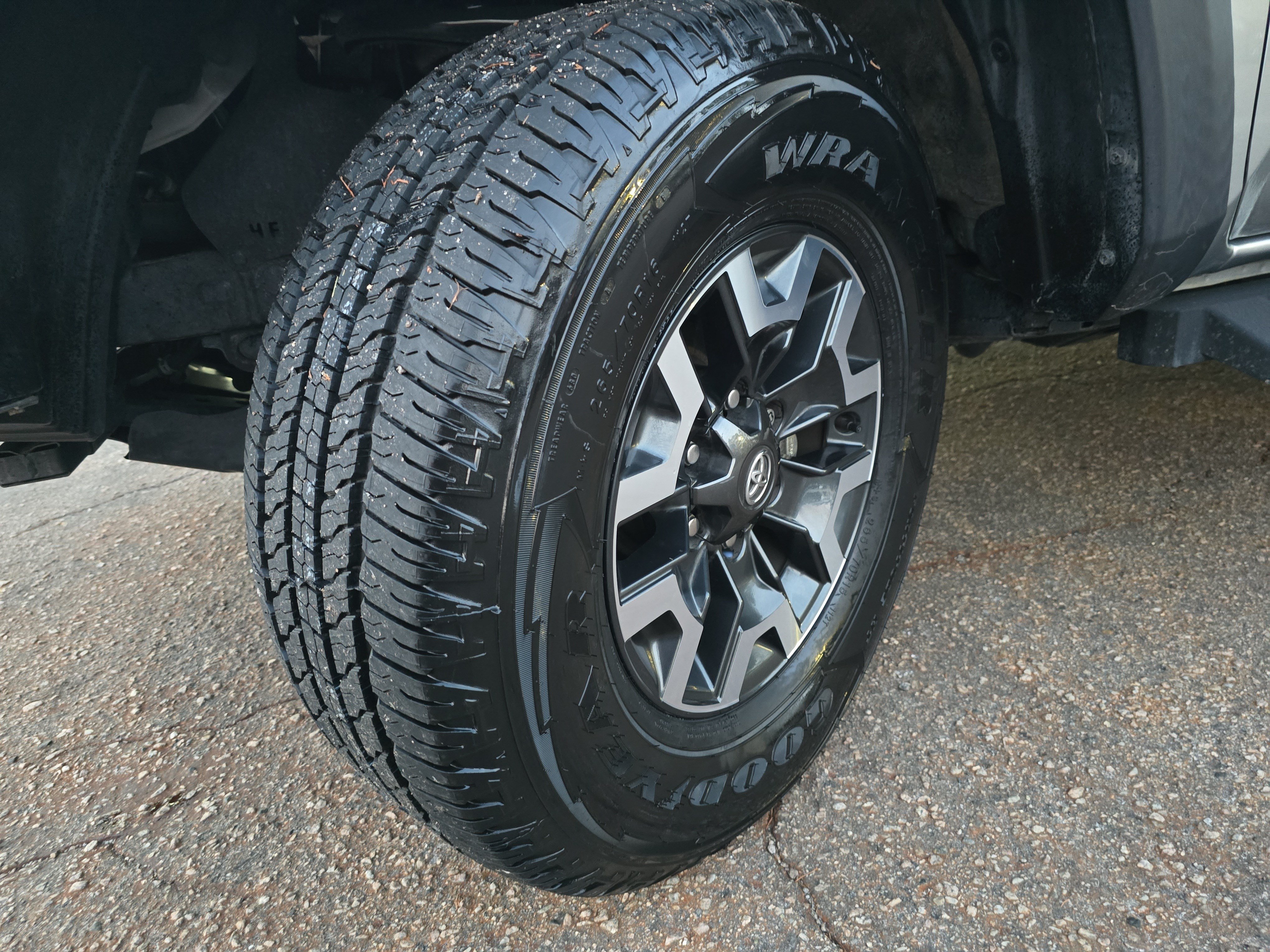Used 2022 Toyota Tacoma TRD Off-Road w/ TRD Premium Off Road Package AWD/4WD image 32