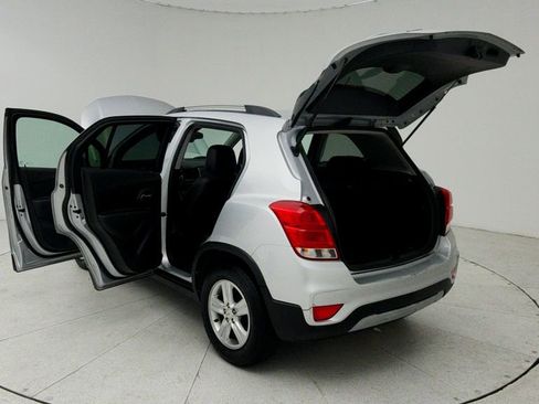 Used 2019 Chevrolet Trax LT w/ LT Convenience Package FWD image 12