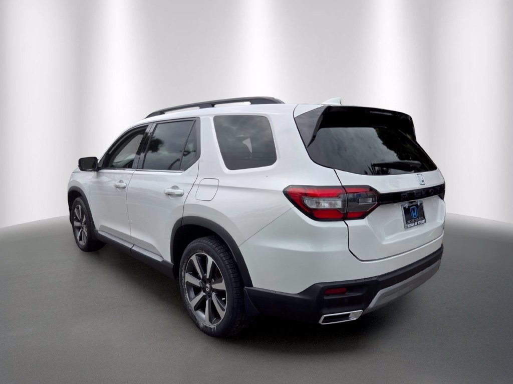 Certified 2024 Honda Pilot Touring image 5