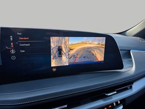 Used 2025 Cadillac XT4 Premium Luxury image 28