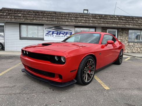 Used 2016 Dodge Challenger SRT Hellcat image 3