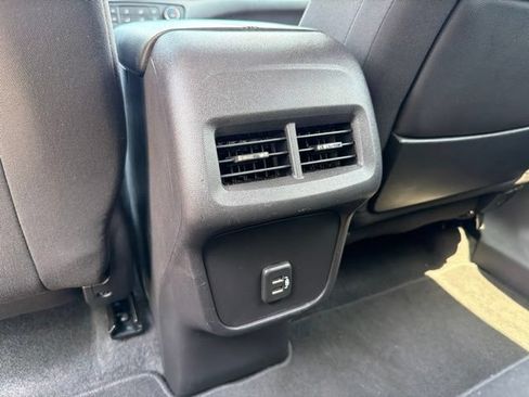 Used 2024 GMC Terrain SLE AWD/4WD image 27